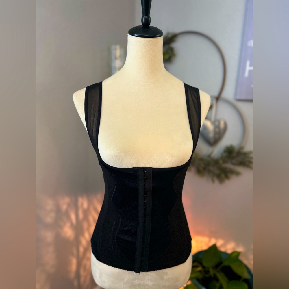 Kathy Ireland bustier